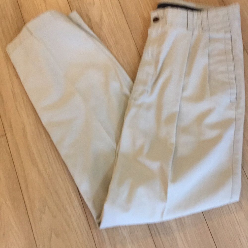 EUC. Dockers Brand Mens Kaki Slacks  34W X 32L
